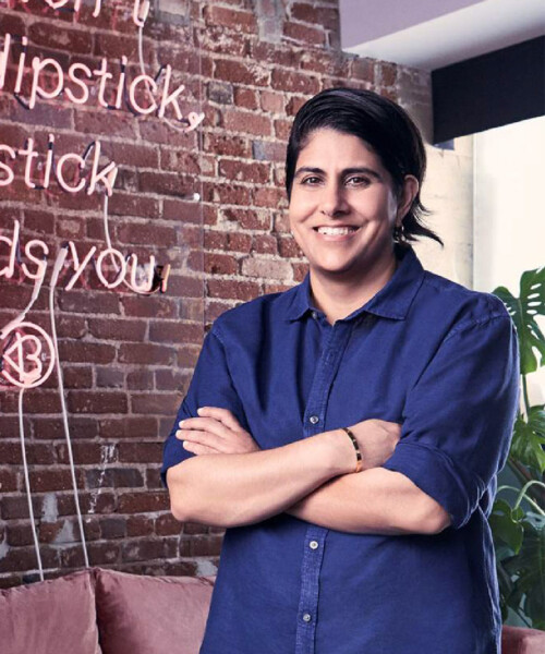 Inside the Carry-On: Moj Mahdara