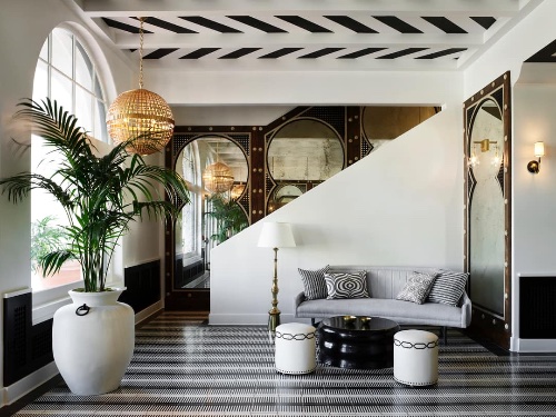 The lobby at Hotel Californian