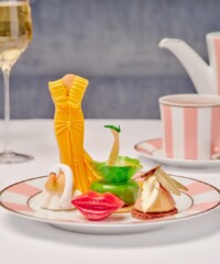 Indulge in The Maybourne Beverly Hills' Prêt-à-Portea, featuring exquisite cakes inspired by iconic red carpet moments