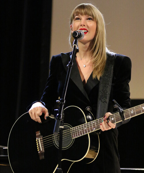 Taylor Swift Joins Hayley Kiyoko On Stage