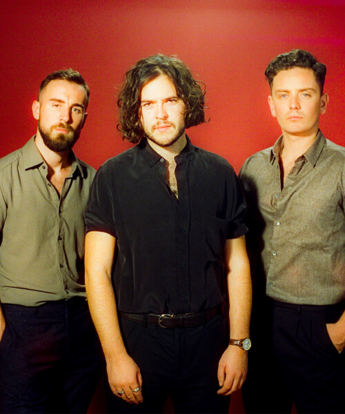 Video Premiere: “Neon Circus” by Amber Run