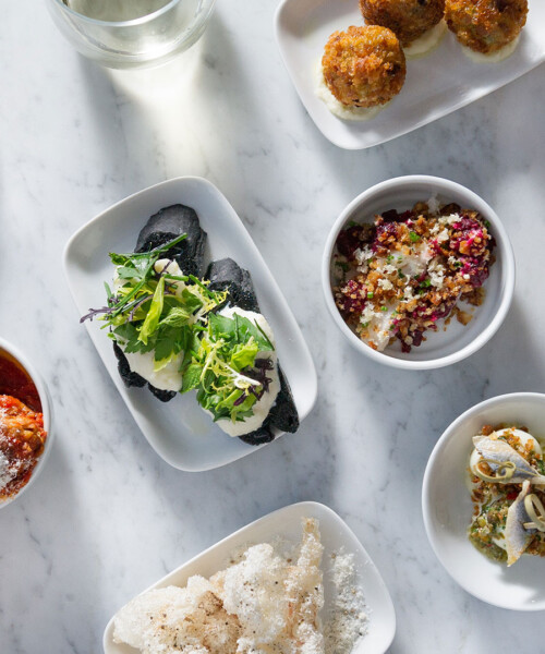 How to Host a Venetian-Style Picnic