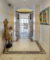 A Show-Stopping Apartment